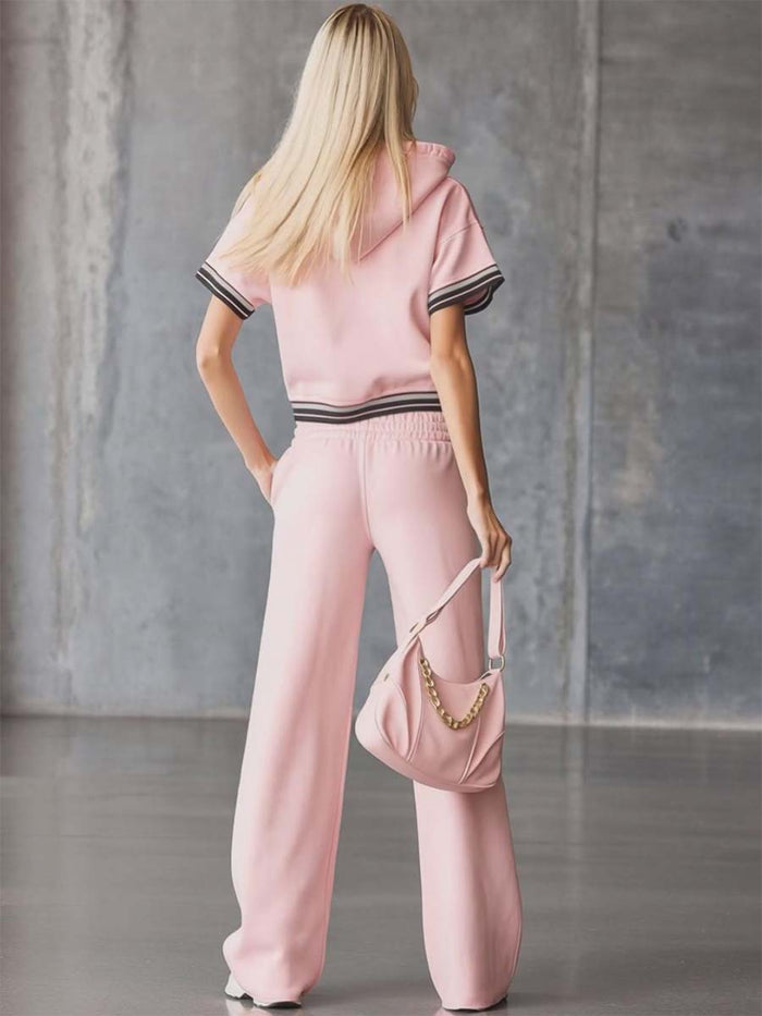Kamila – sports outfit with hood