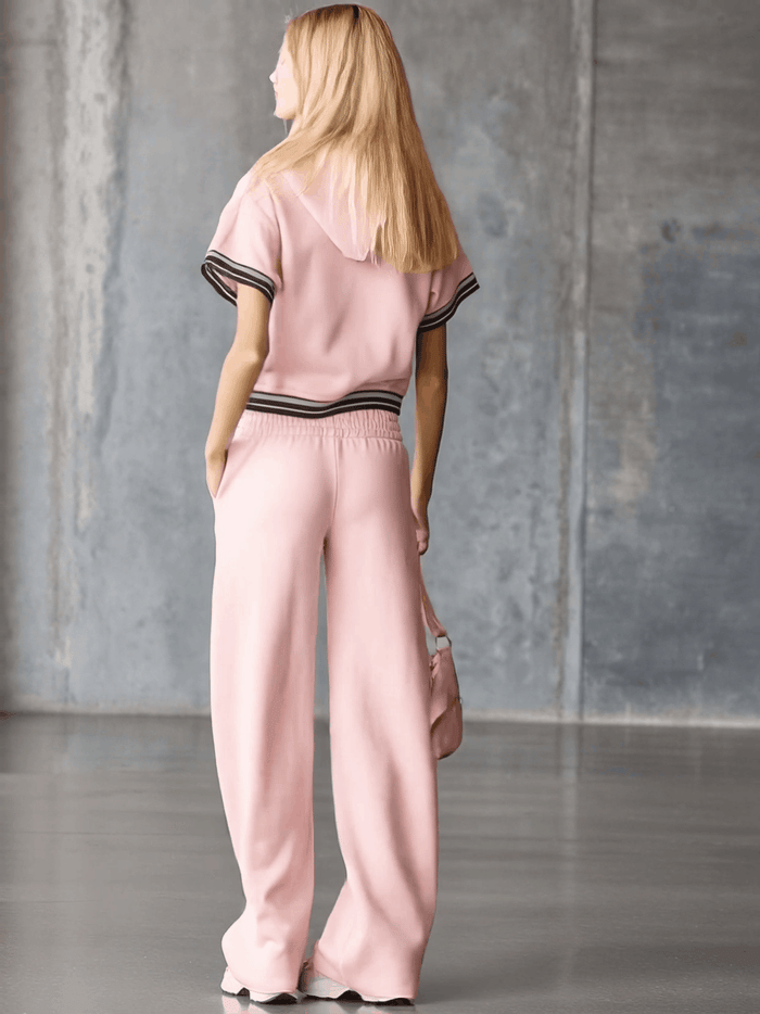 Kamila – sports outfit with hood