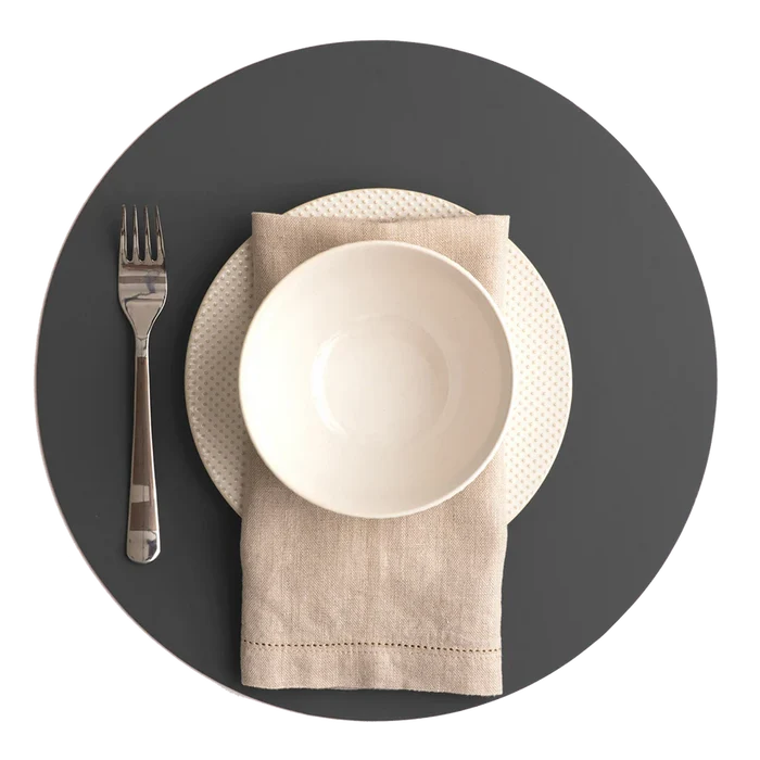 RUCA ROUND PLACEMAT GRAFITE (GREY 80 ) (SET OF 4)