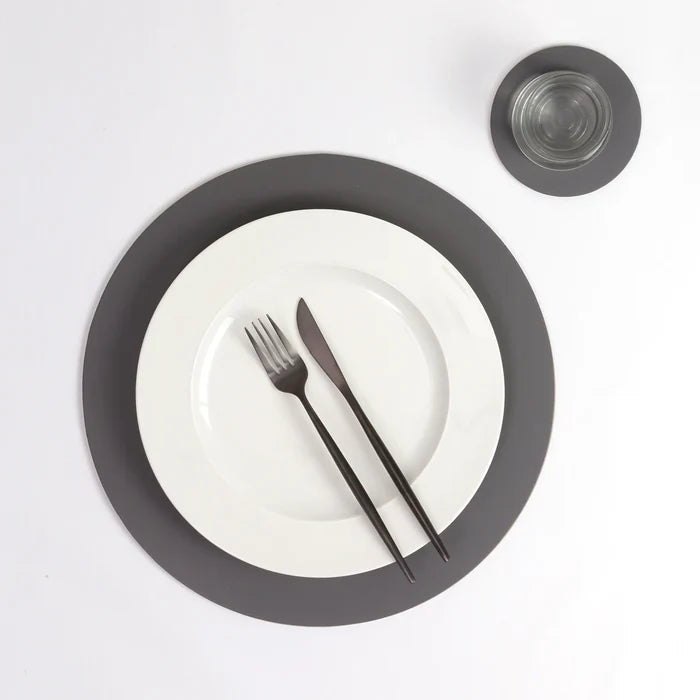 RUCA ROUND PLACEMAT GRAFITE (GREY 80 ) (SET OF 4)