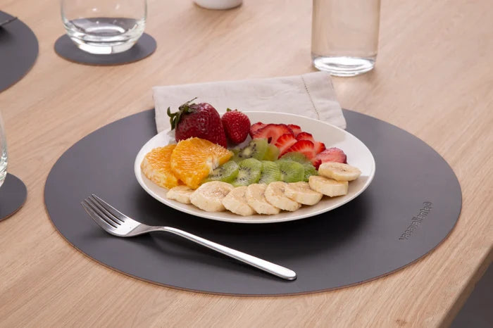 RUCA ROUND PLACEMAT GRAFITE (GREY 80 ) (SET OF 4)